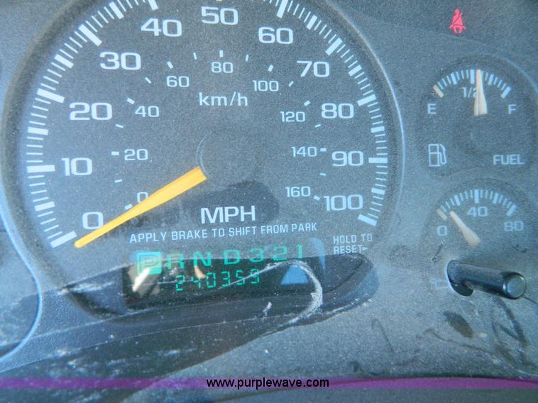 image for item G7623 2000 Chevrolet Silverado K1500 LS pickup truck