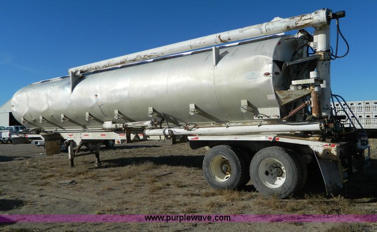 image for item G7624 1998 Pinson 42' feed trailer