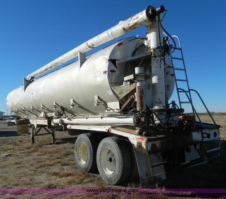 image for item G7624 1998 Pinson 42' feed trailer