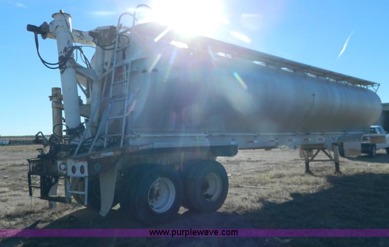image for item G7624 1998 Pinson 42' feed trailer