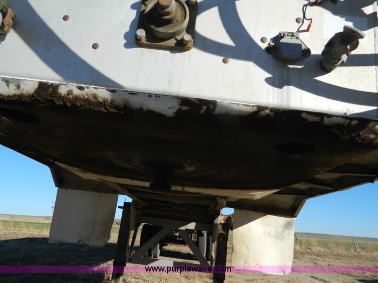 image for item G7624 1998 Pinson 42' feed trailer