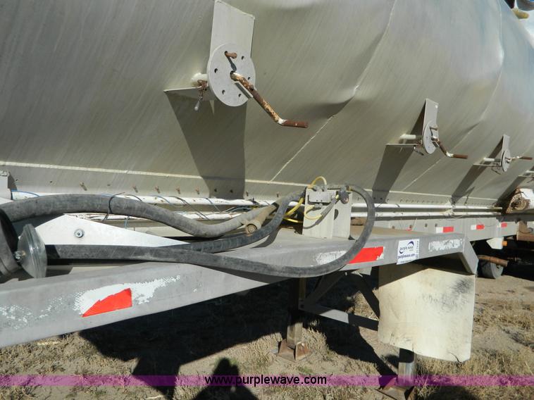 image for item G7624 1998 Pinson 42' feed trailer