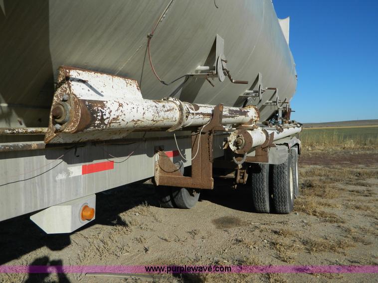 image for item G7624 1998 Pinson 42' feed trailer