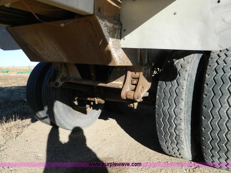 image for item G7624 1998 Pinson 42' feed trailer