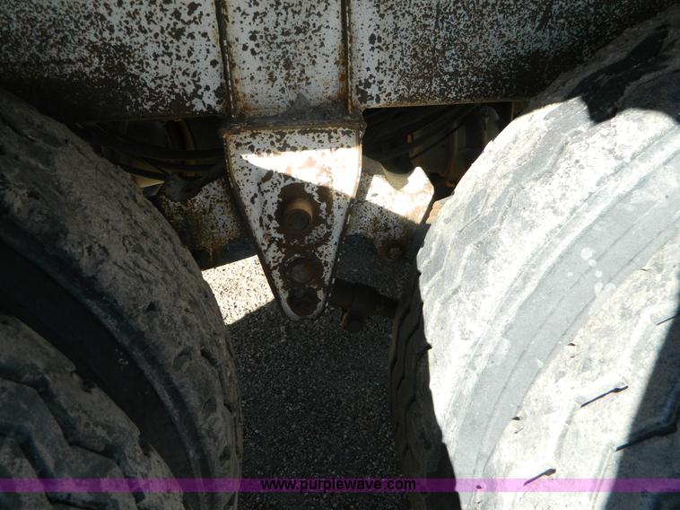 image for item G7624 1998 Pinson 42' feed trailer