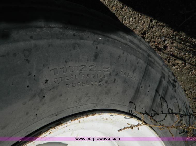 image for item G7624 1998 Pinson 42' feed trailer