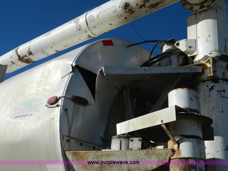 image for item G7624 1998 Pinson 42' feed trailer