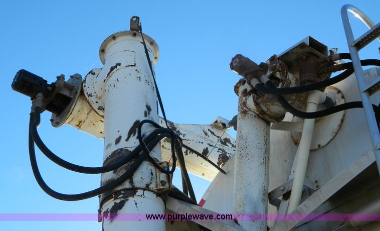 image for item G7624 1998 Pinson 42' feed trailer