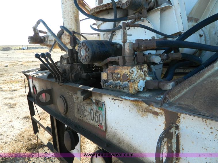 image for item G7624 1998 Pinson 42' feed trailer