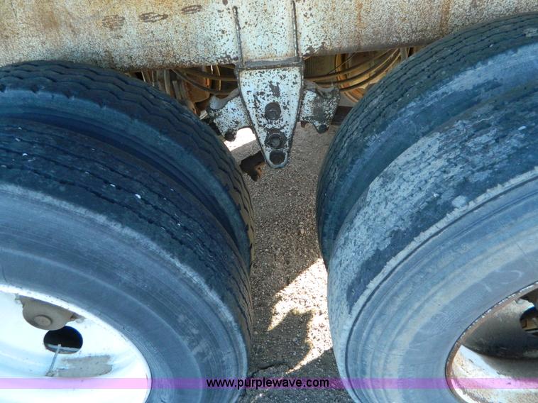 image for item G7624 1998 Pinson 42' feed trailer