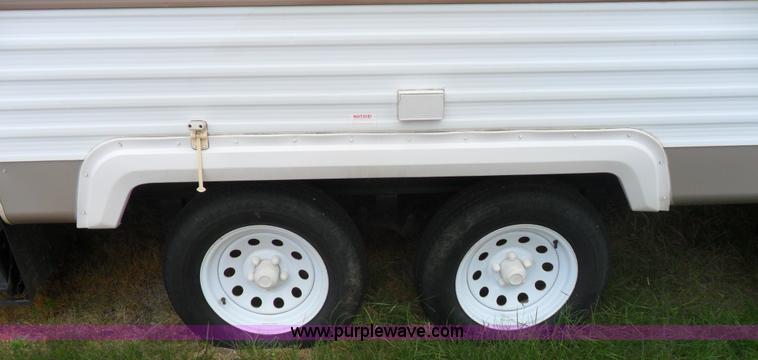 image for item B1628 2004 Wilderness 28' travel trailer camper
