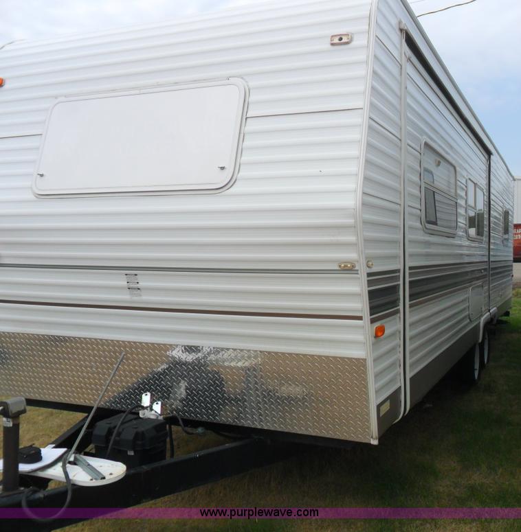 image for item B1628 2004 Wilderness 28' travel trailer camper