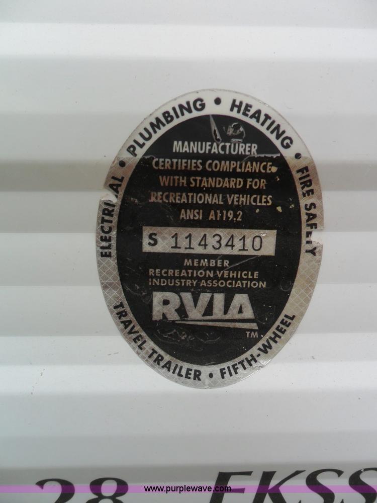 image for item B1628 2004 Wilderness 28' travel trailer camper