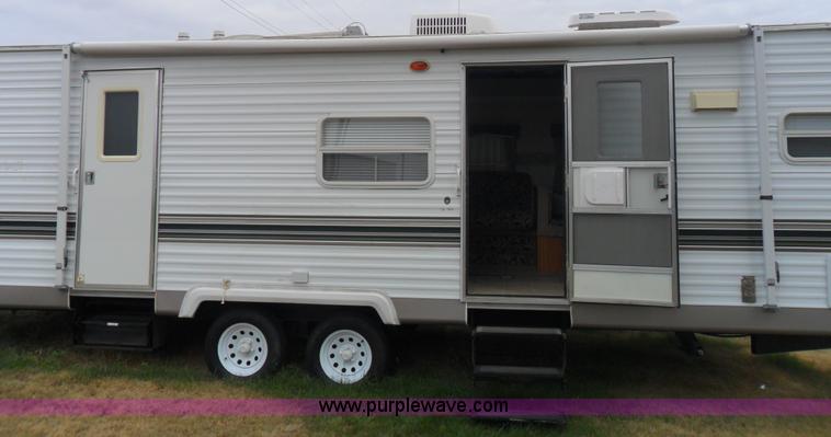 image for item B1628 2004 Wilderness 28' travel trailer camper