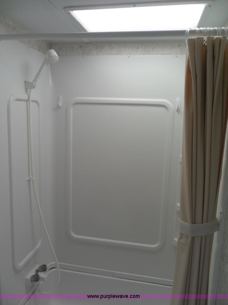 image for item B1628 2004 Wilderness 28' travel trailer camper