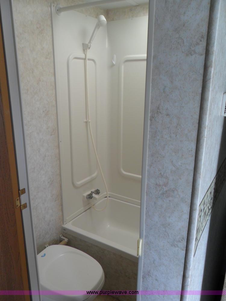 image for item B1628 2004 Wilderness 28' travel trailer camper