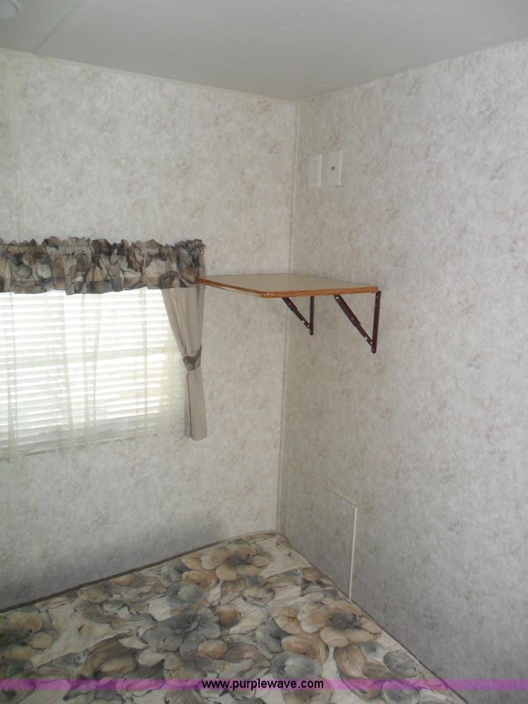 image for item B1628 2004 Wilderness 28' travel trailer camper