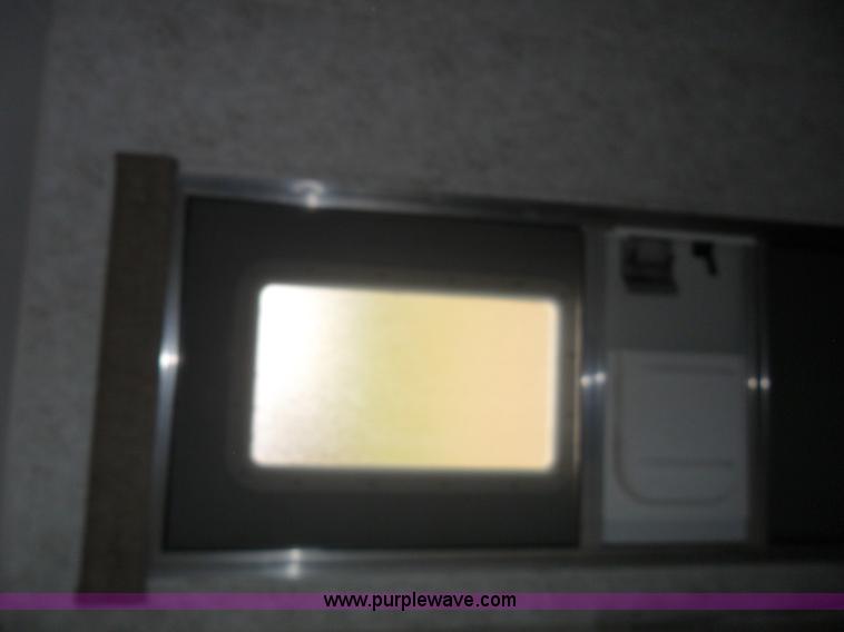 image for item B1628 2004 Wilderness 28' travel trailer camper