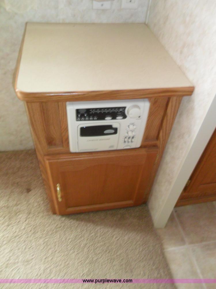 image for item B1628 2004 Wilderness 28' travel trailer camper