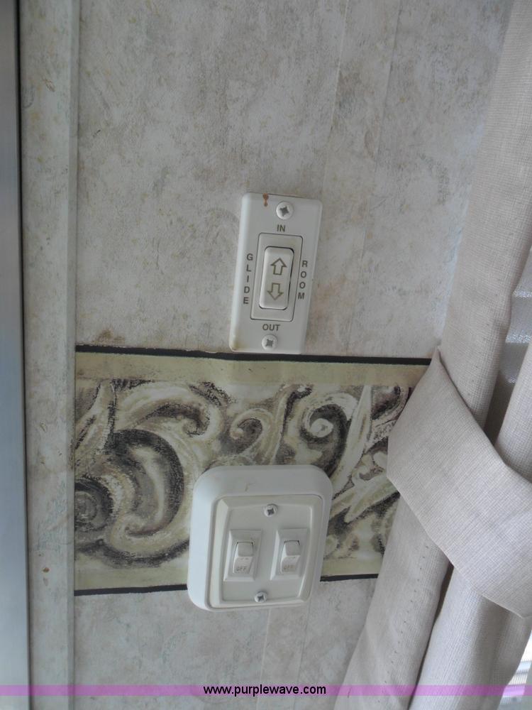 image for item B1628 2004 Wilderness 28' travel trailer camper