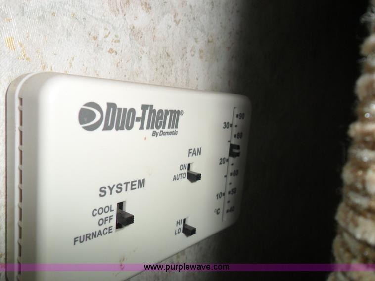 image for item B1628 2004 Wilderness 28' travel trailer camper