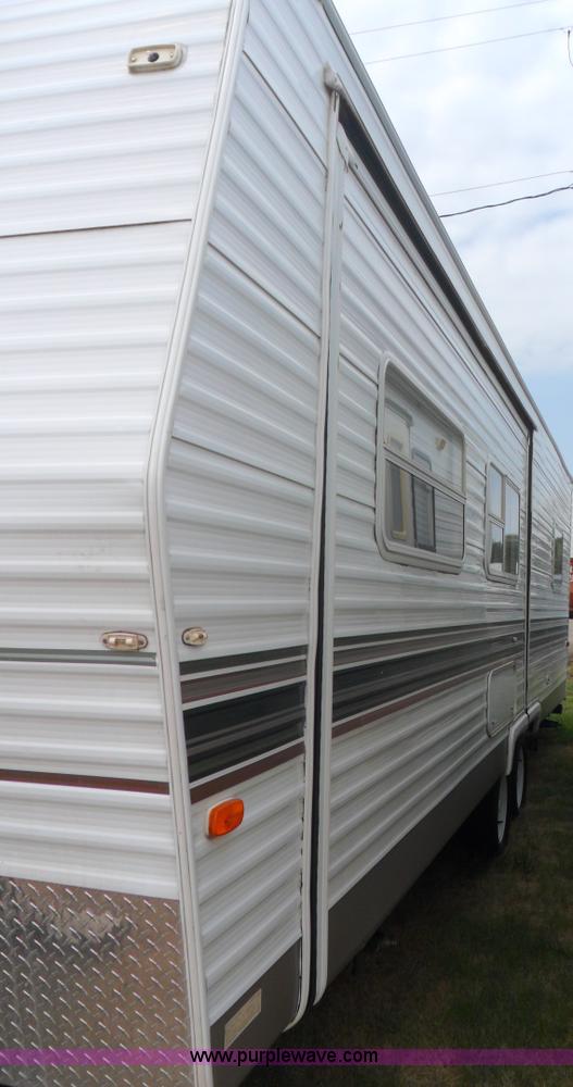 image for item B1628 2004 Wilderness 28' travel trailer camper