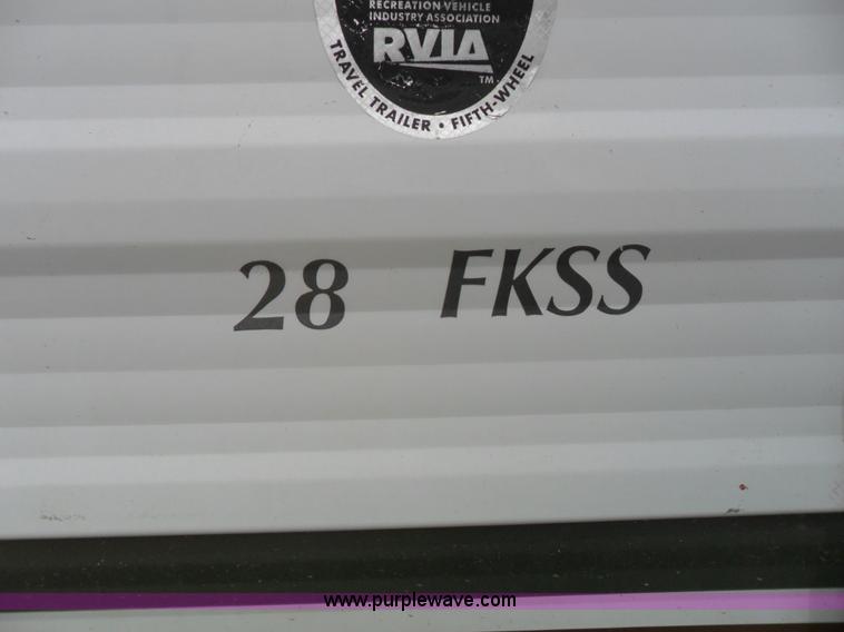 image for item B1628 2004 Wilderness 28' travel trailer camper