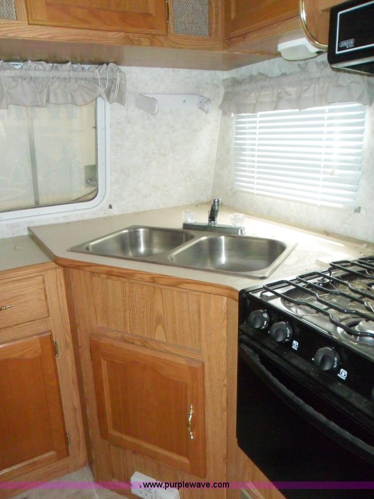 image for item B1628 2004 Wilderness 28' travel trailer camper