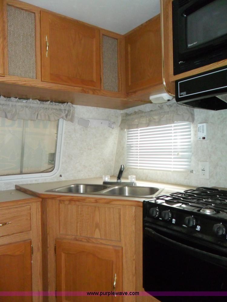 image for item B1628 2004 Wilderness 28' travel trailer camper