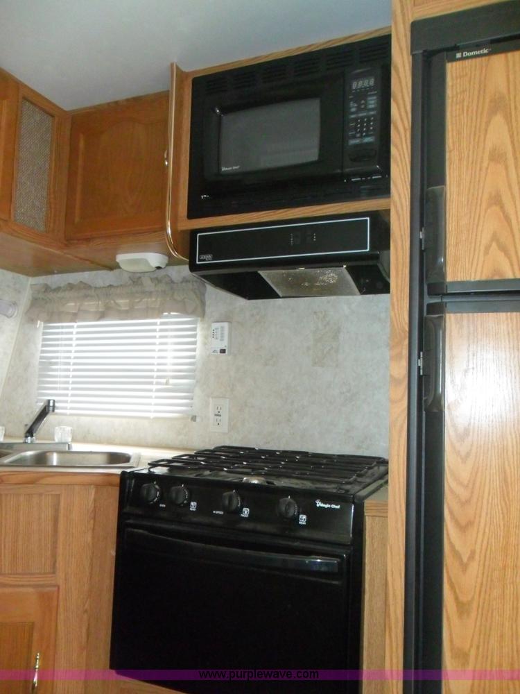 image for item B1628 2004 Wilderness 28' travel trailer camper