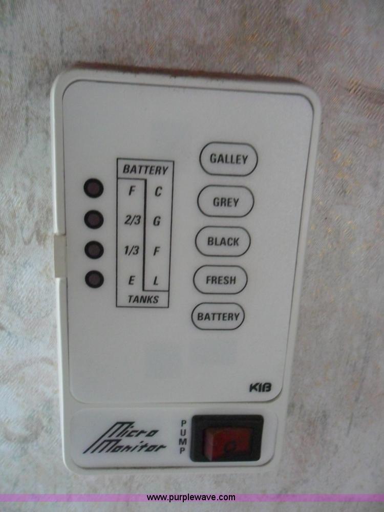 image for item B1628 2004 Wilderness 28' travel trailer camper