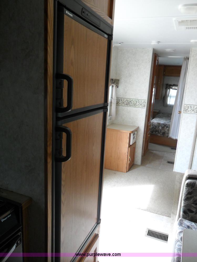 image for item B1628 2004 Wilderness 28' travel trailer camper