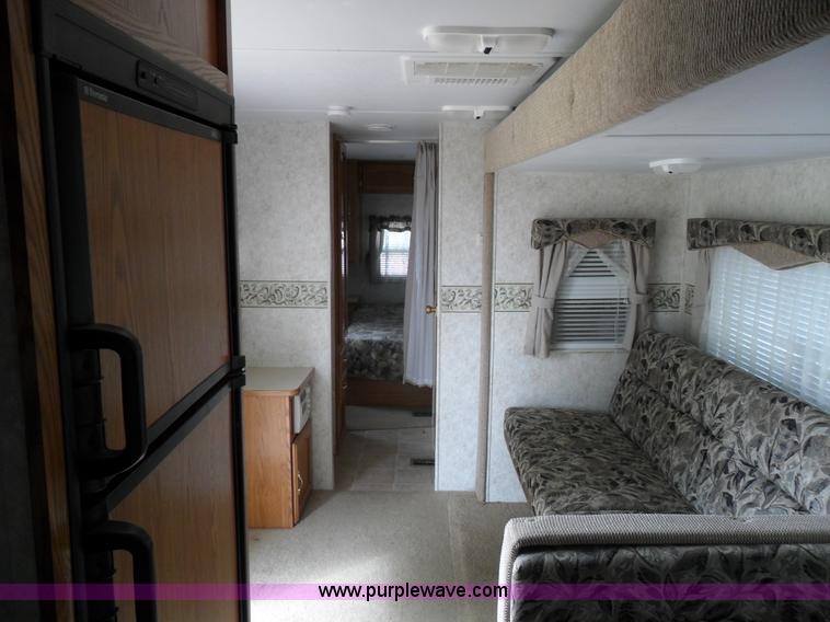 image for item B1628 2004 Wilderness 28' travel trailer camper