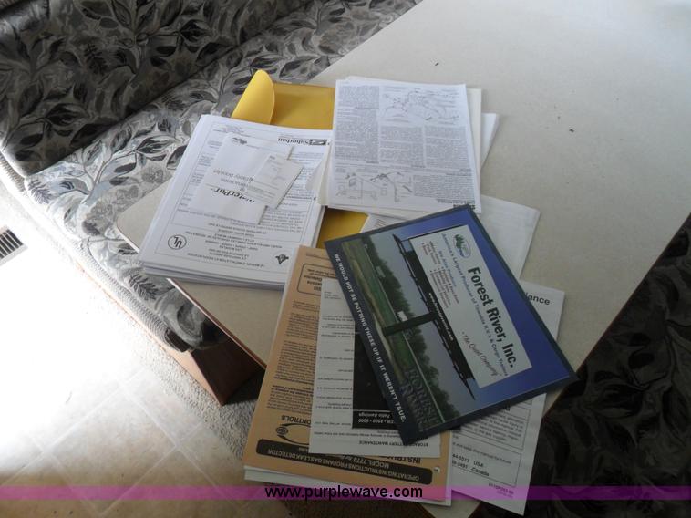 image for item B1628 2004 Wilderness 28' travel trailer camper