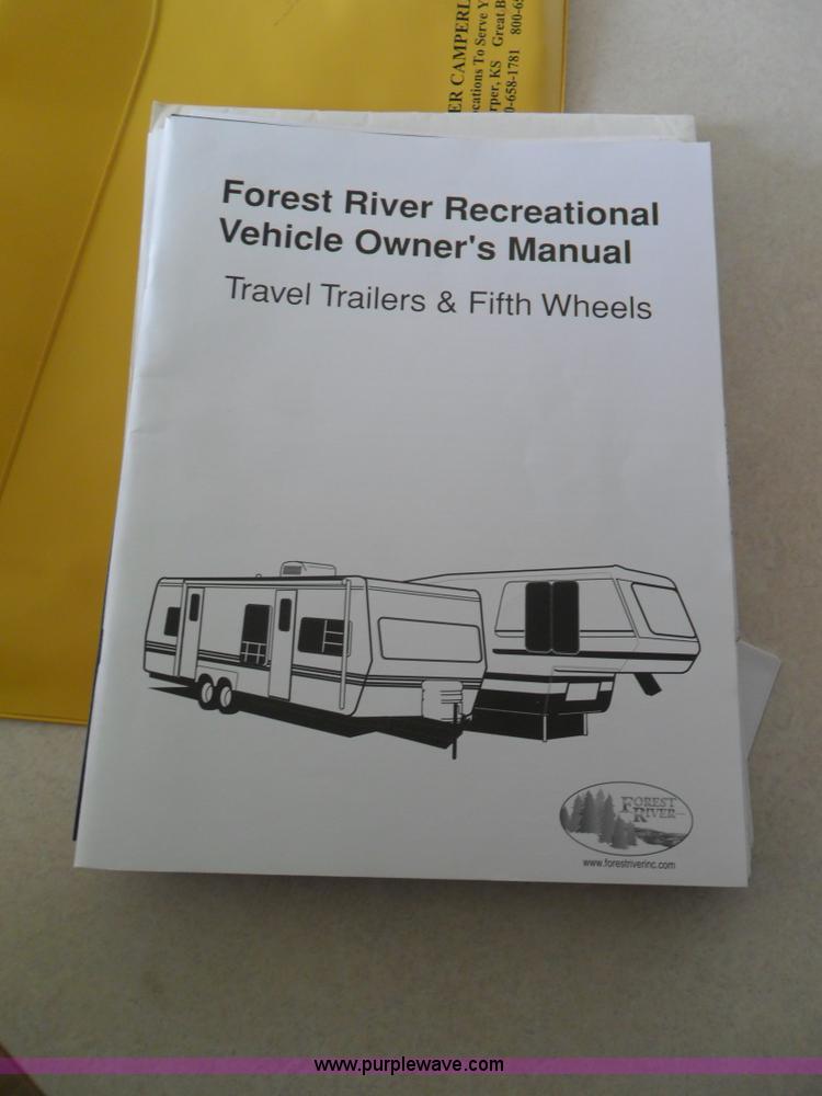 image for item B1628 2004 Wilderness 28' travel trailer camper