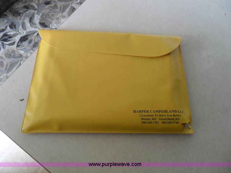 image for item B1628 2004 Wilderness 28' travel trailer camper