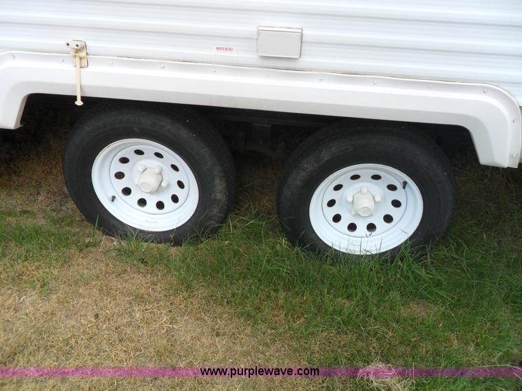 image for item B1628 2004 Wilderness 28' travel trailer camper