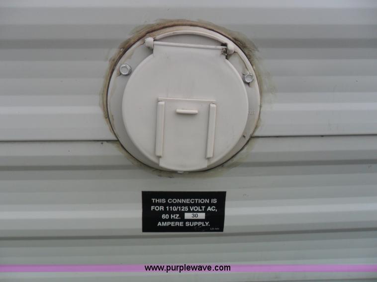 image for item B1628 2004 Wilderness 28' travel trailer camper