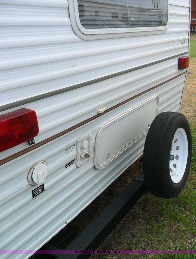 image for item B1628 2004 Wilderness 28' travel trailer camper