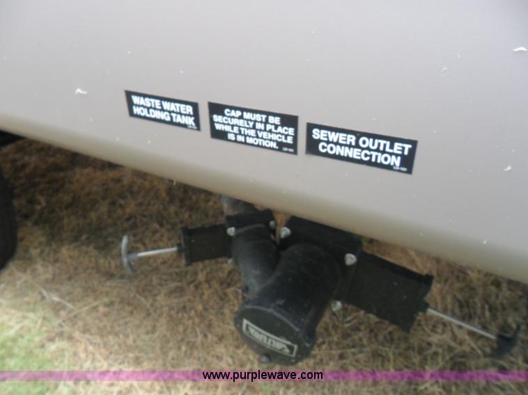 image for item B1628 2004 Wilderness 28' travel trailer camper