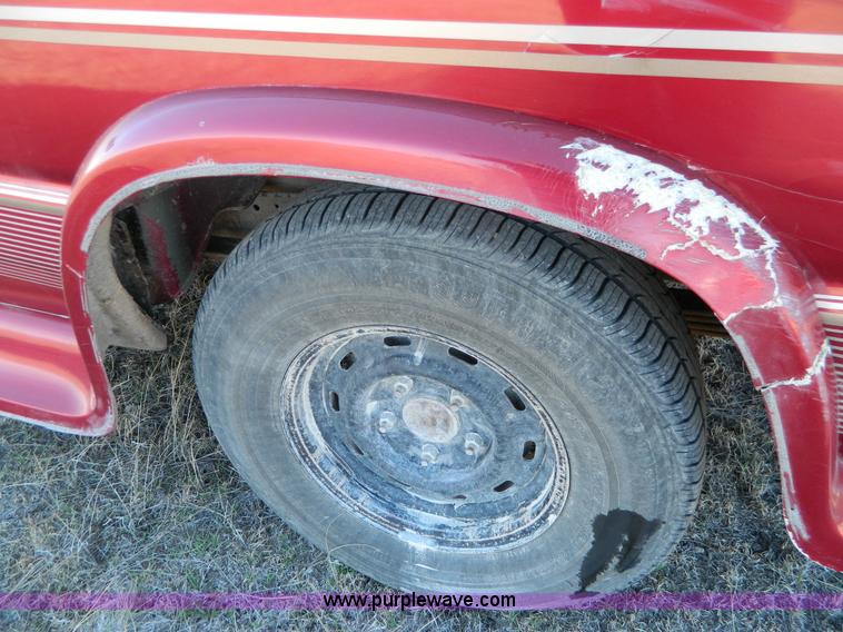 image for item B3980 1995 Ford E150 Tiara conversion van