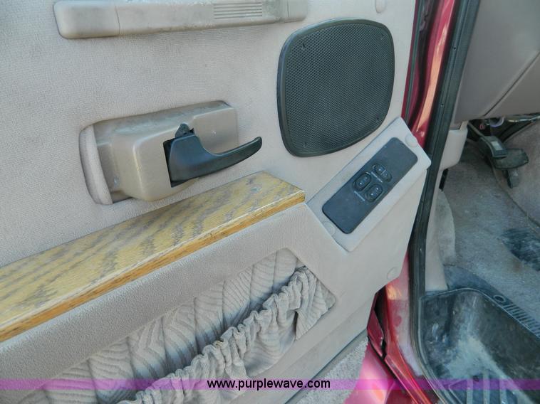 image for item B3980 1995 Ford E150 Tiara conversion van