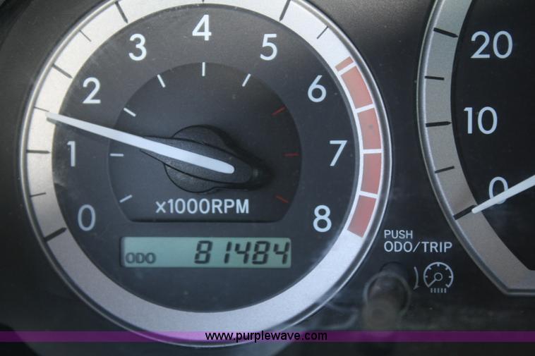 image for item B6986 2005 Toyota Sienna minivan