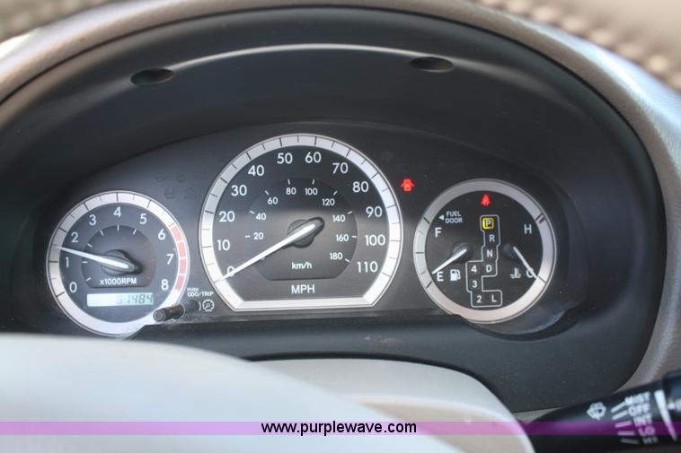 image for item B6986 2005 Toyota Sienna minivan