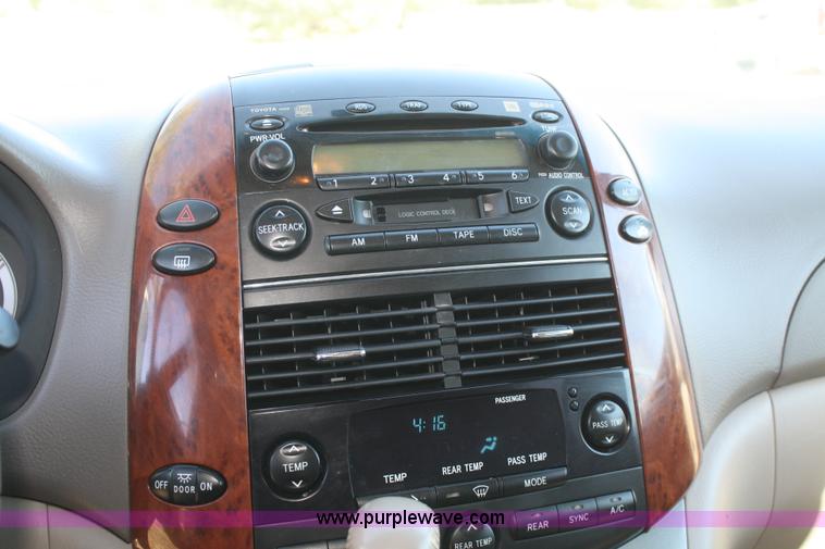 image for item B6986 2005 Toyota Sienna minivan