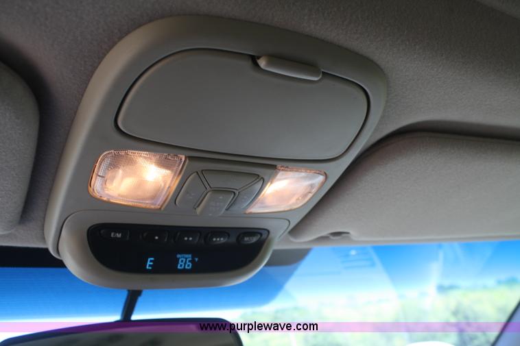 image for item B6986 2005 Toyota Sienna minivan