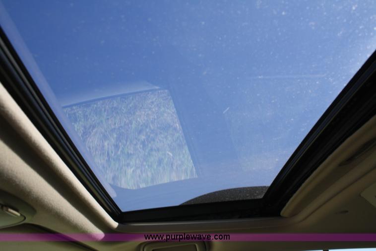 image for item B6986 2005 Toyota Sienna minivan