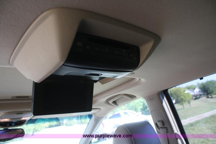 image for item B6986 2005 Toyota Sienna minivan