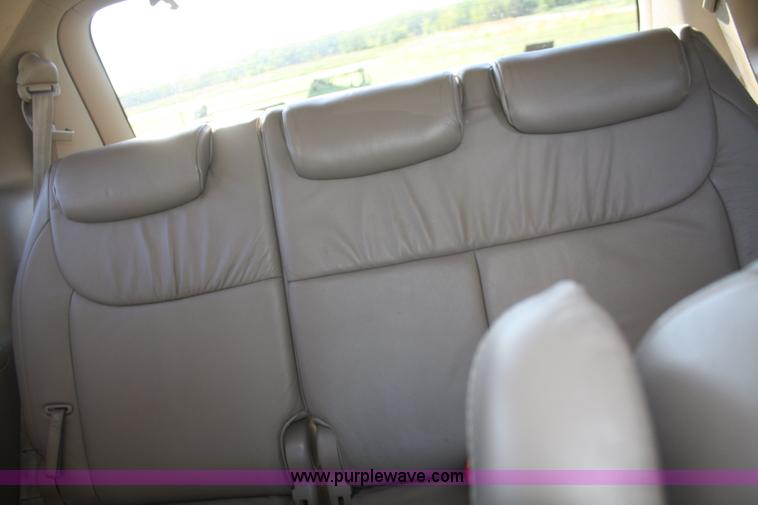 image for item B6986 2005 Toyota Sienna minivan