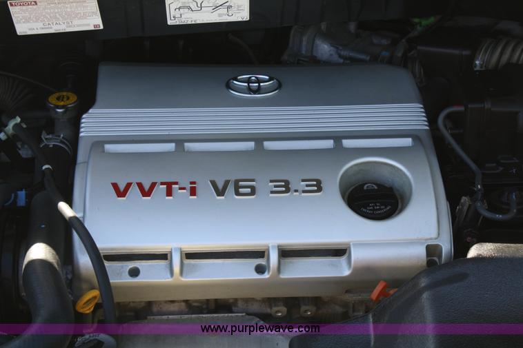 image for item B6986 2005 Toyota Sienna minivan